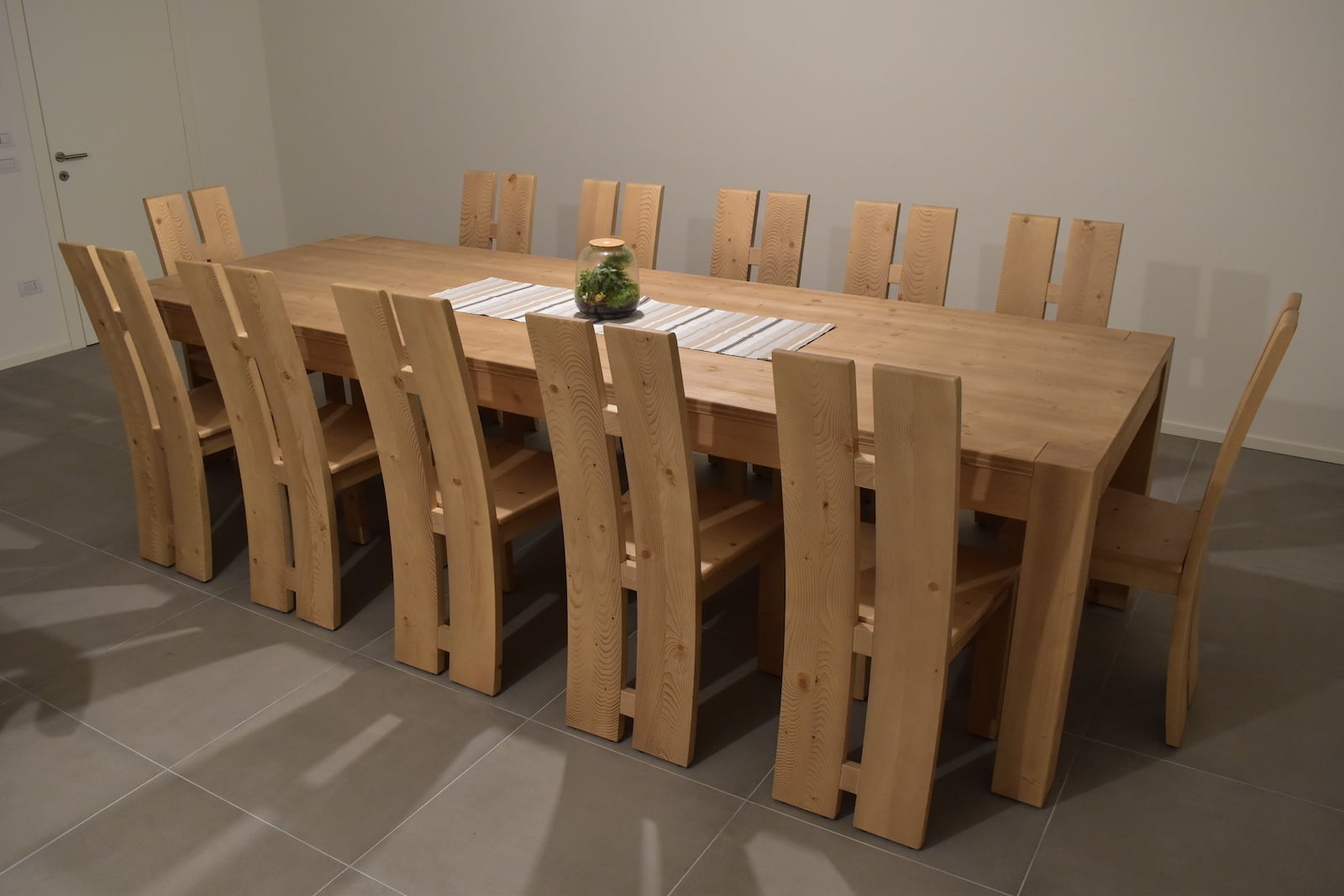 tavolo da pranzo grande in legno
